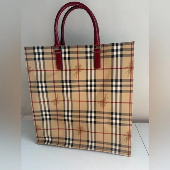 Burberry Tote Preowned In Great condition - Picture 1 of 9